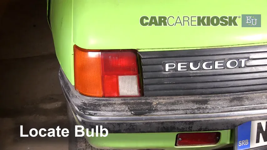 1986 Peugeot 205 GL 1.1L 4 Cyl. Éclairage Feux de marche arrière (remplacer une ampoule)